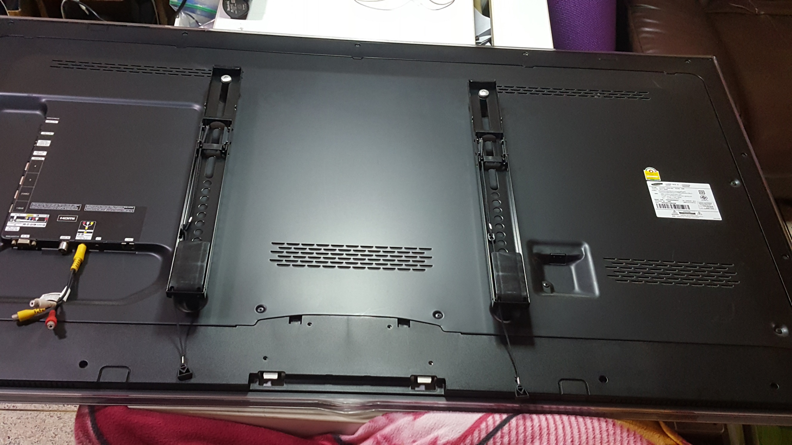 ซ่อมโทรทัศน์ LED-TV ยี่ห้อ SAMSUNG รุ่น UE55D6530WK อาการเสียงแตก