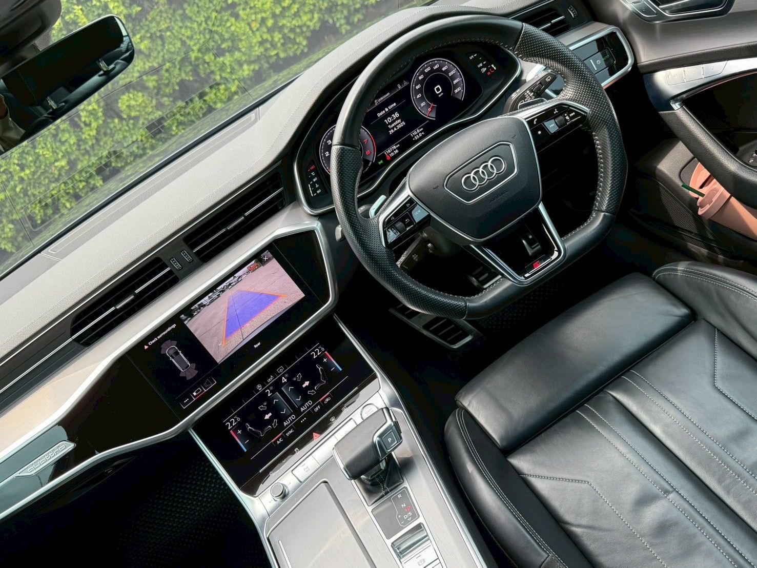 Audi A6 Avant 45 TFSI S-line Black Edition ปี 2020 สีเทา