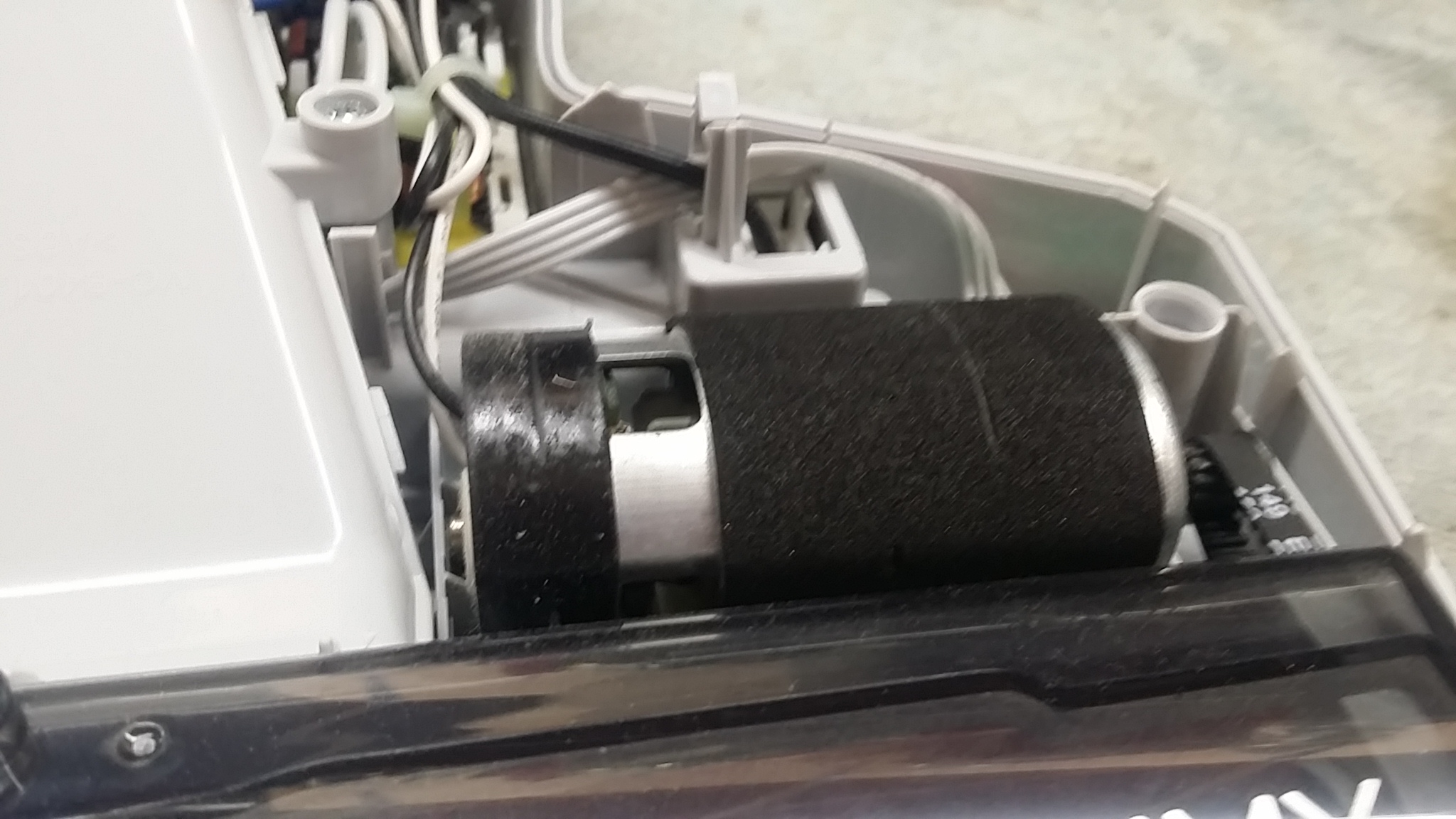 ซ่อมเครื่องดูดไรฝุ่น ยี่ห้อ JIMMY รุ่น JV11 อาการแปลงกวาดฝุ่นไม่หมุน