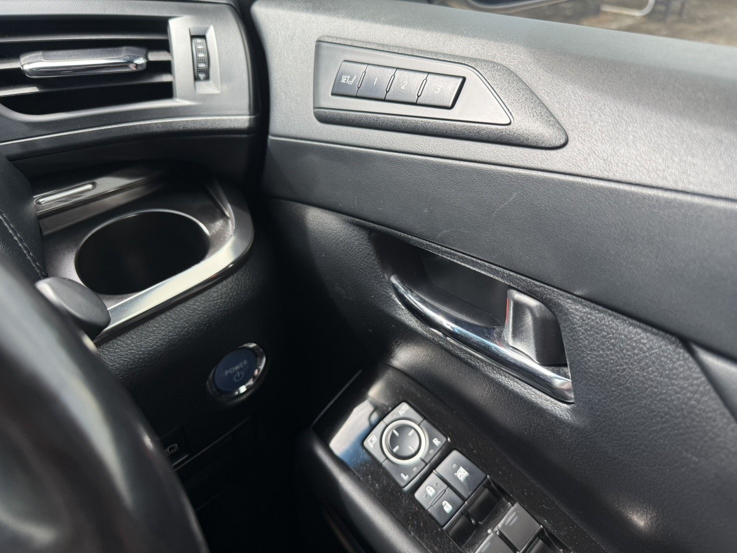 Lexus LM300h (7 Seat) ปี 2021