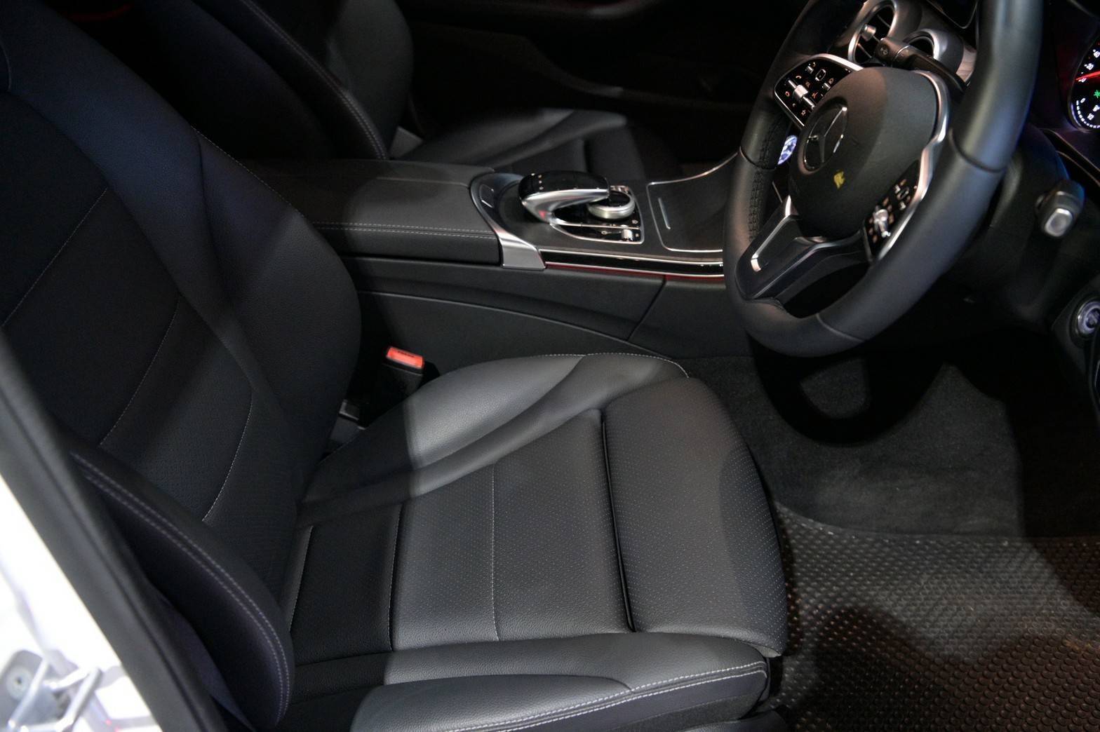 Mercedes-Benz C300e Avantgrade ปี 2020