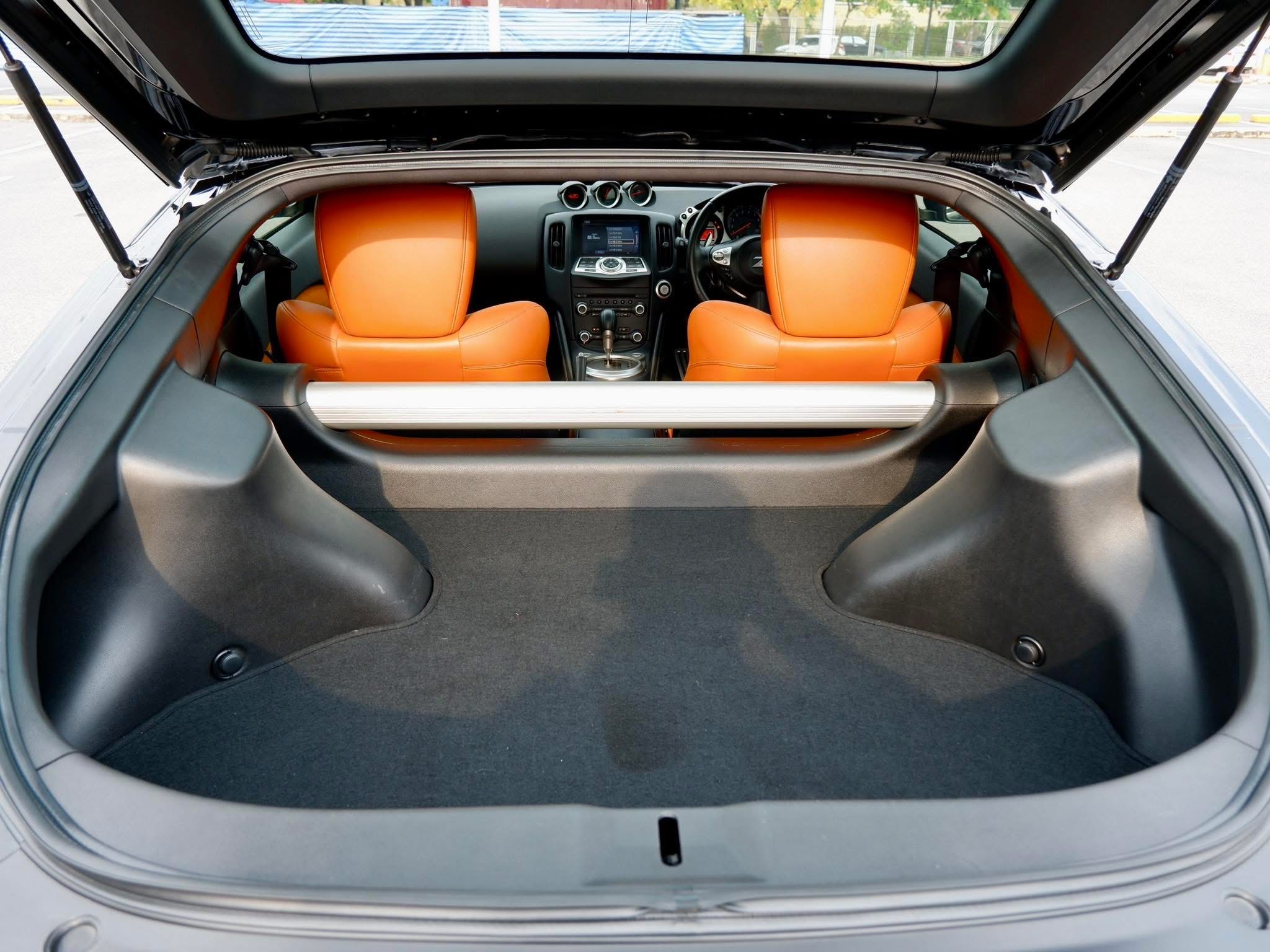Nissan Fairlady 370Z ST Version จดทะเบียนปี 2011