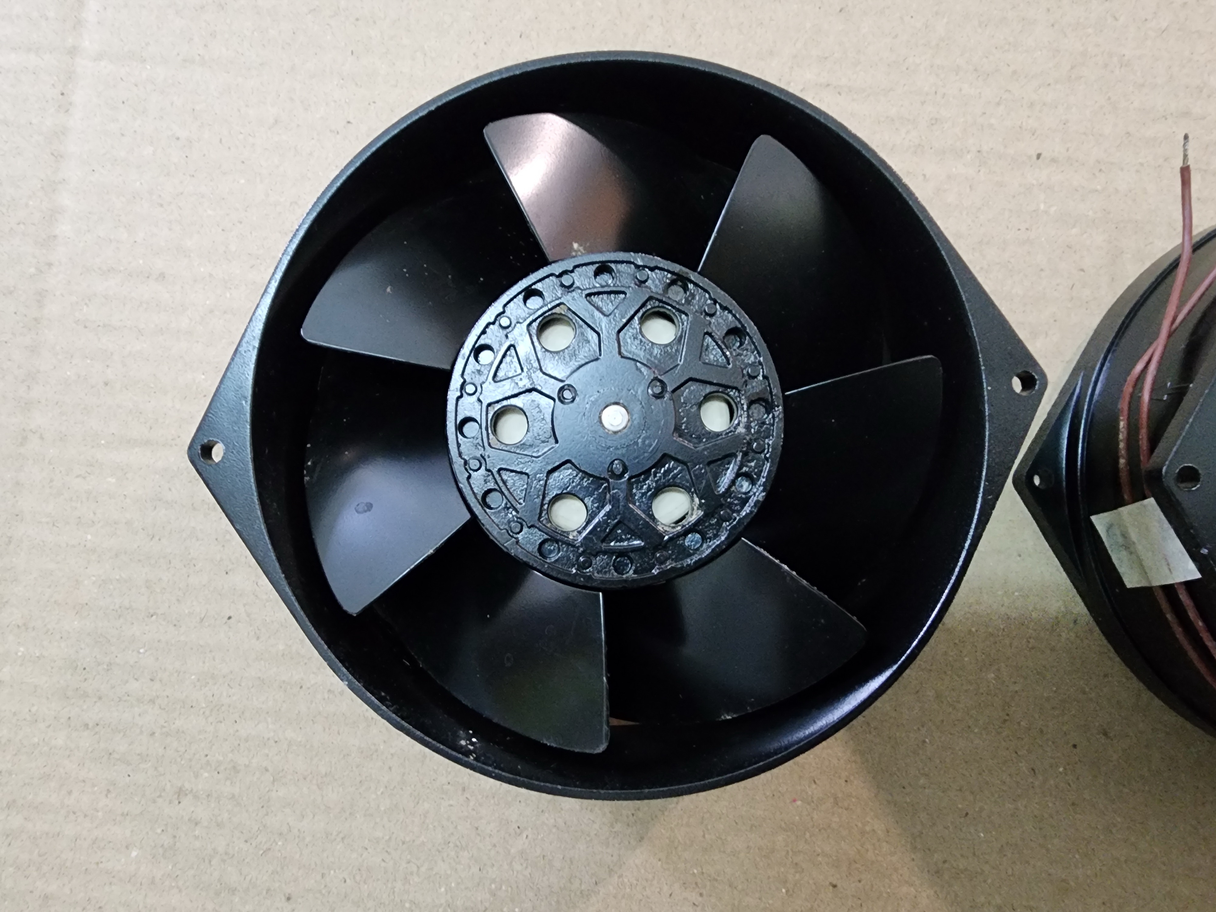 พัดลม 100V 110V AC 2 สาย ใบพัดเหล็ก Size 172x150x55mm