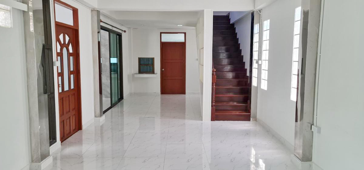 ให้เช่า บ้านเดี่ยว เสนานิคม 1 renovate ใหม่ ขนาดใหญ่ ที่จอดรถ 6 คันขึ้นไป เหมาะรทำ Home Office