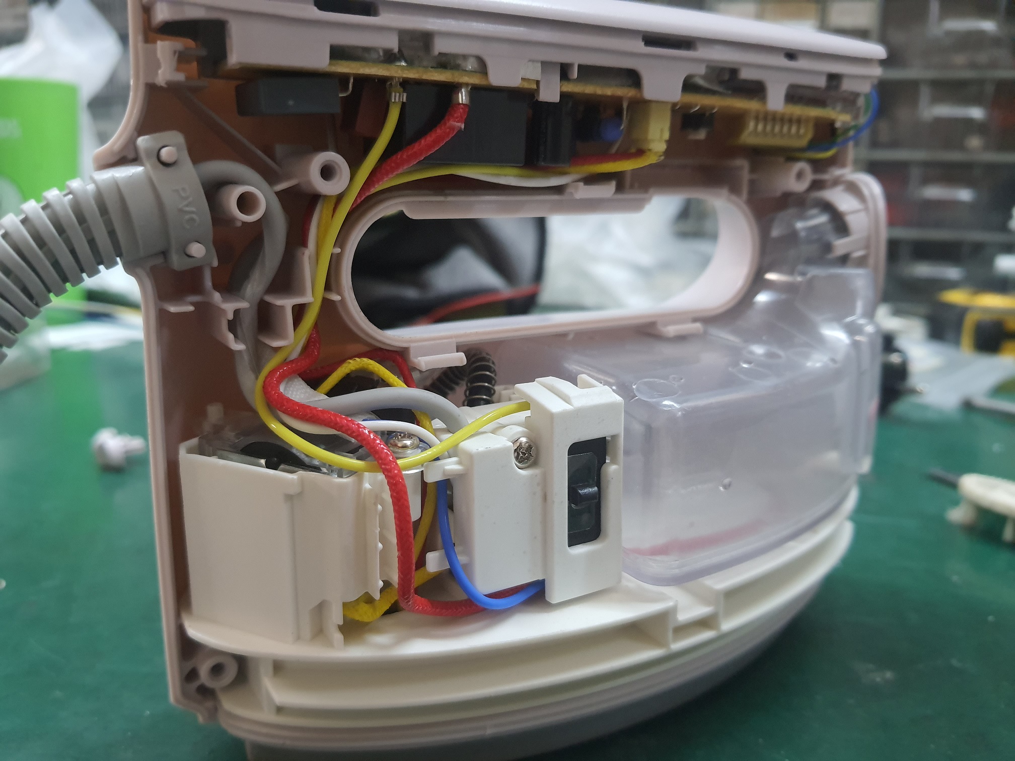 ซ่อมเตารีดไอน้ำ ยี่ห้อ PANASONIC รุ่น NI-FS60A อาการเครื่องซ๊อต