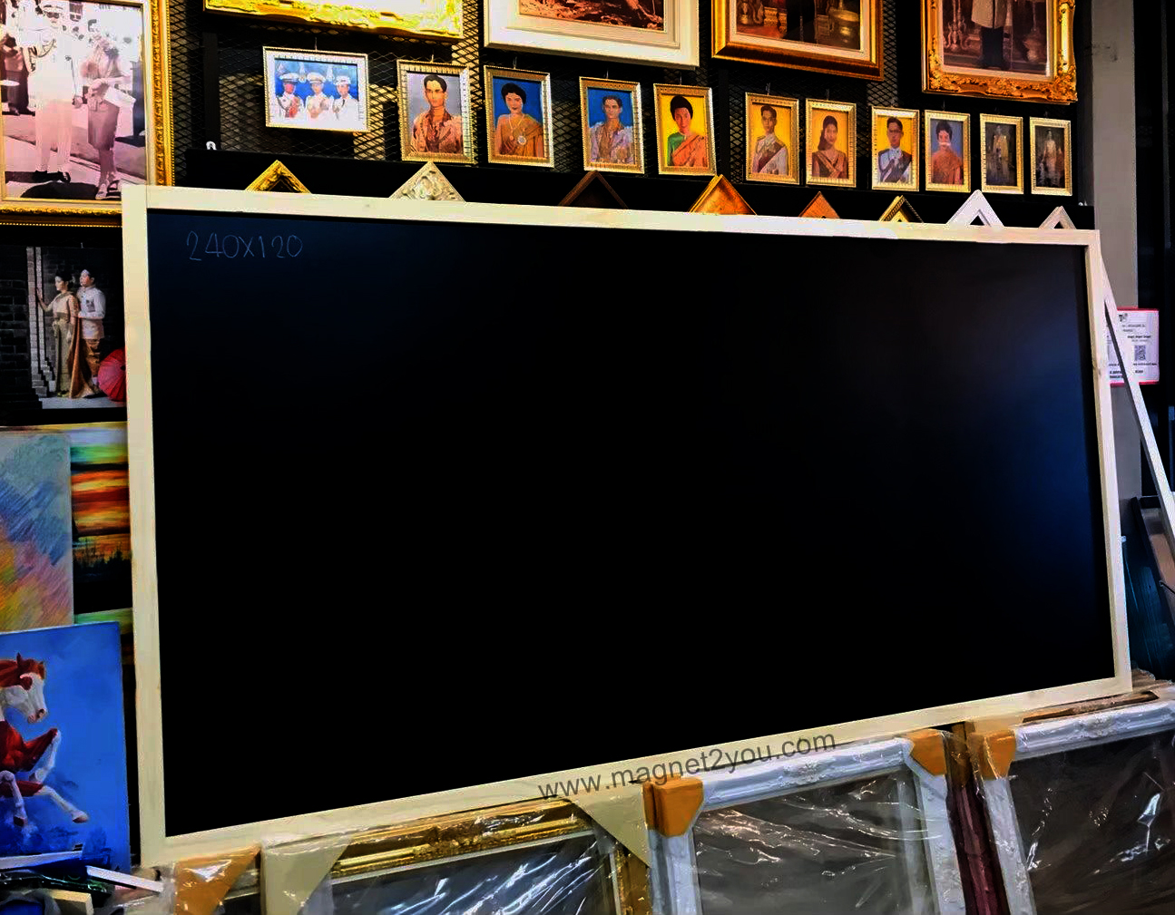 กระดานดำ 120x240 ติดผนัง (โครง4 MM) กรอบไม้สนเลือกสีได้