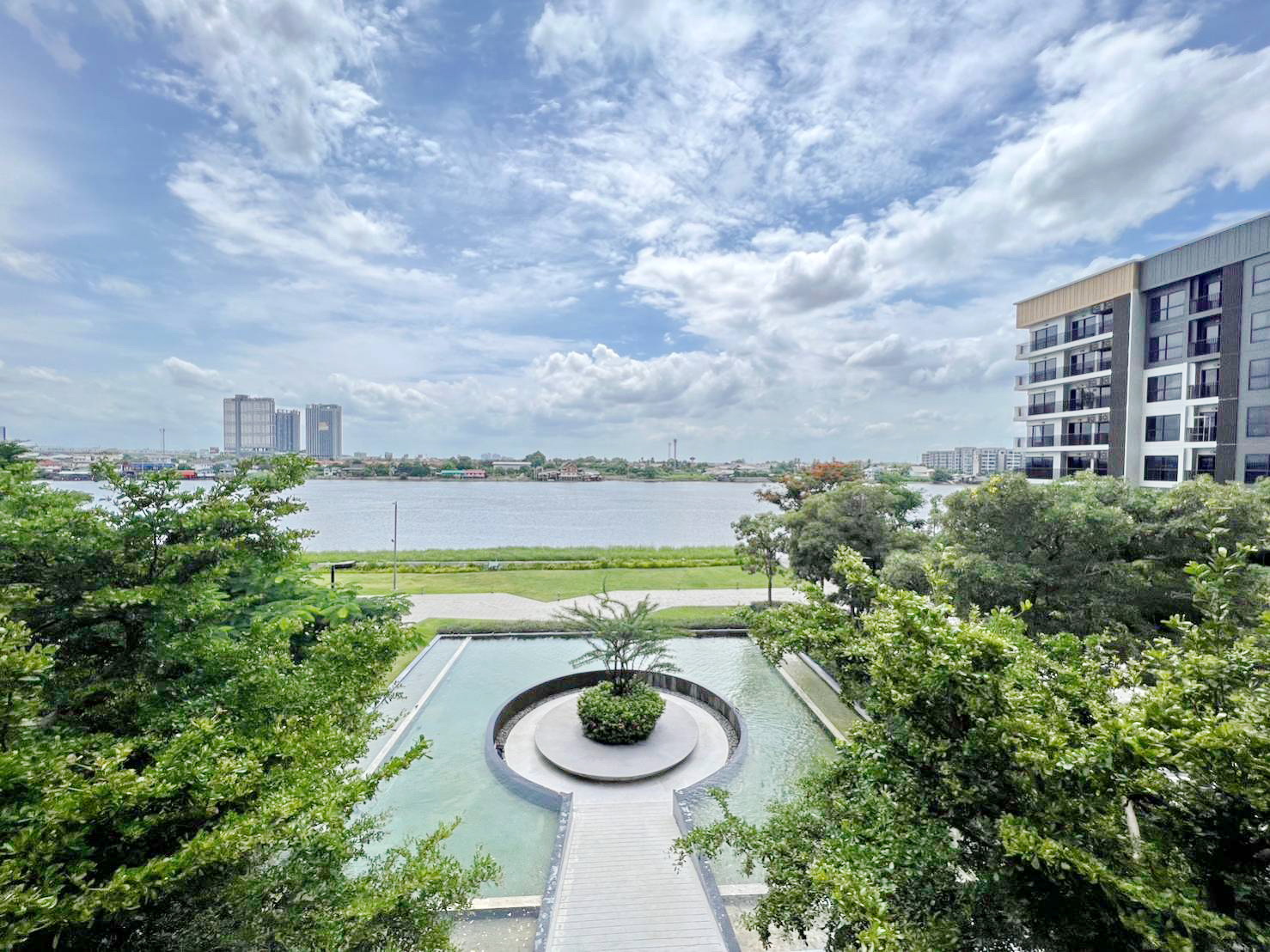 ให้เช่า The Politan Rive (เดอะ โพลิแทน รีฟ) วิวเจ้าพระยา มีเครื่องซักผ้าให้