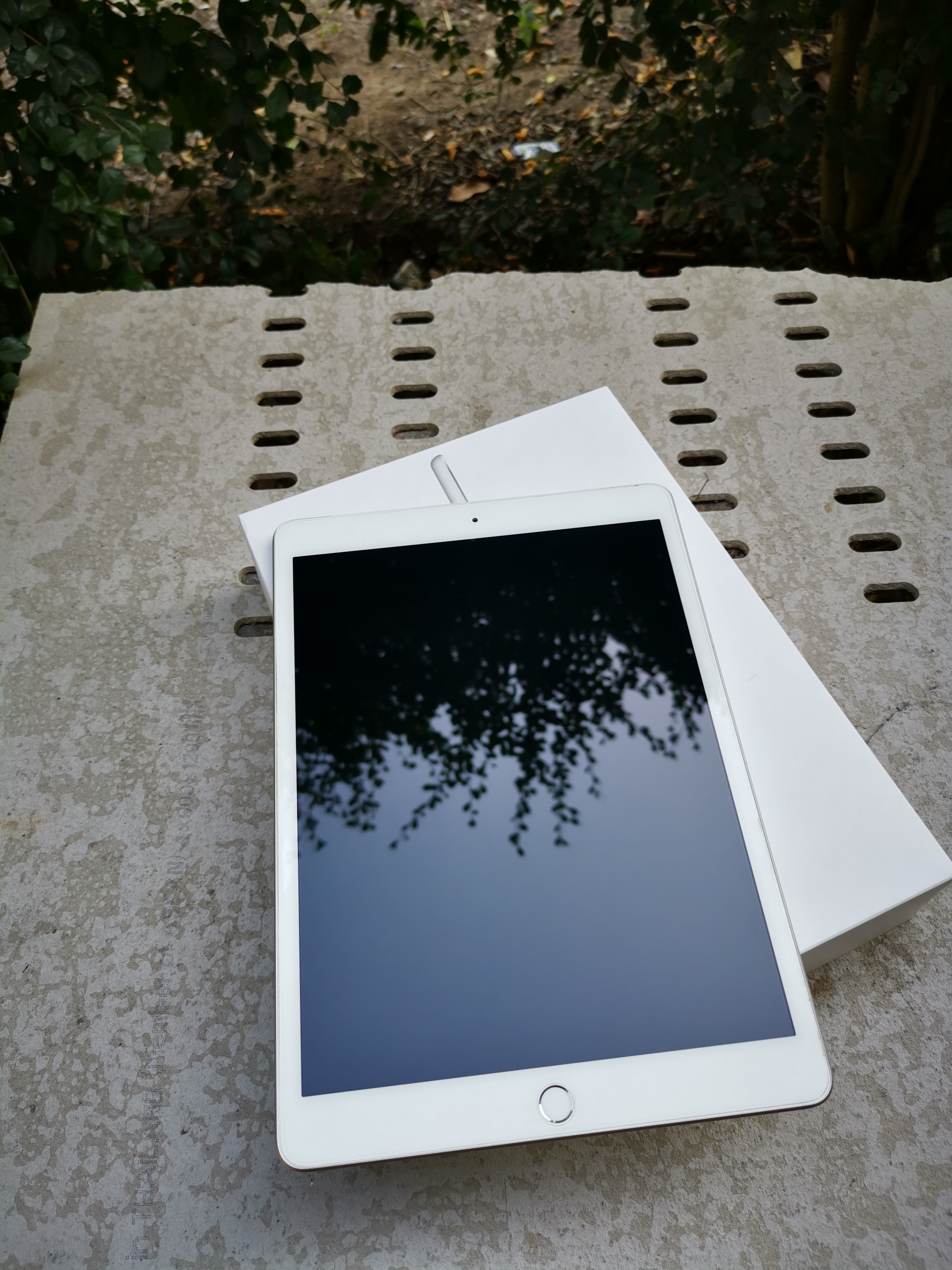 Apple iPad (8th Gen) 2020 WI-FI + CELLULAR 32GB (SILVER)