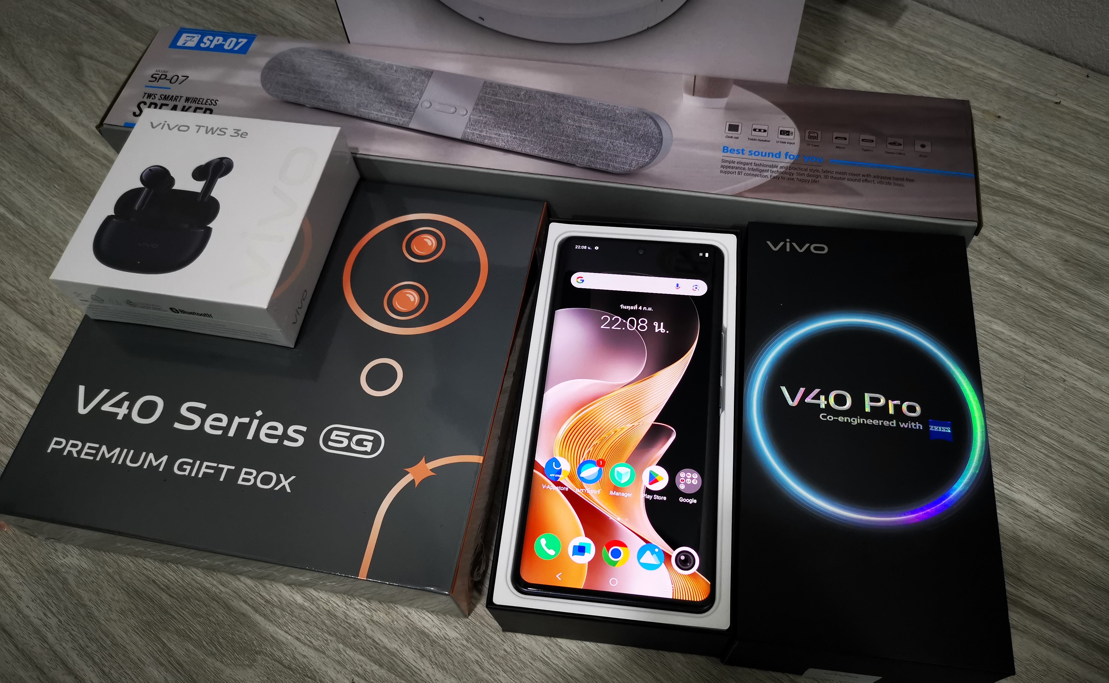 Vivo V40 Pro สี silver