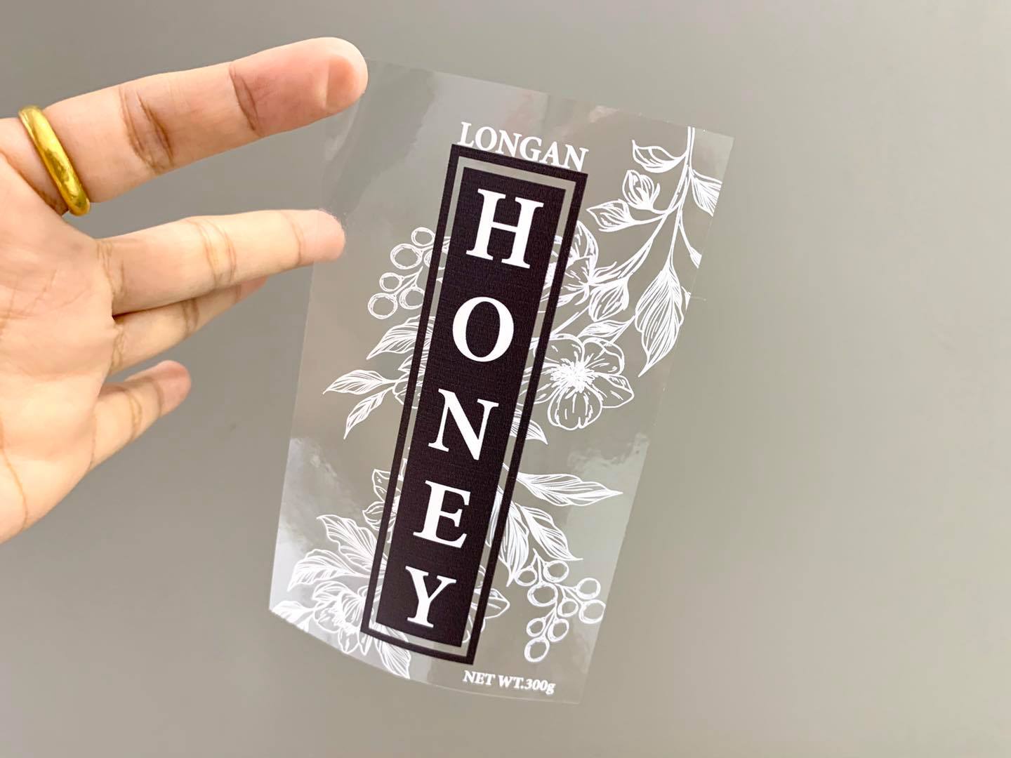 สติ๊กเกอร์ใสรองพื้นหมึกขาว หมึกขาว พิมพ์หมึกขาว