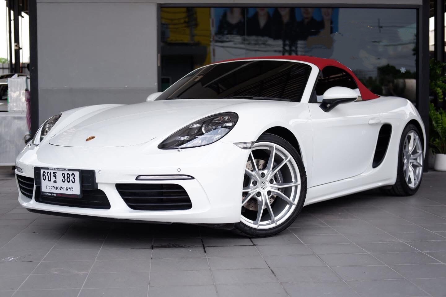 Porsche 718 Boxster Convertable ปี 2017
