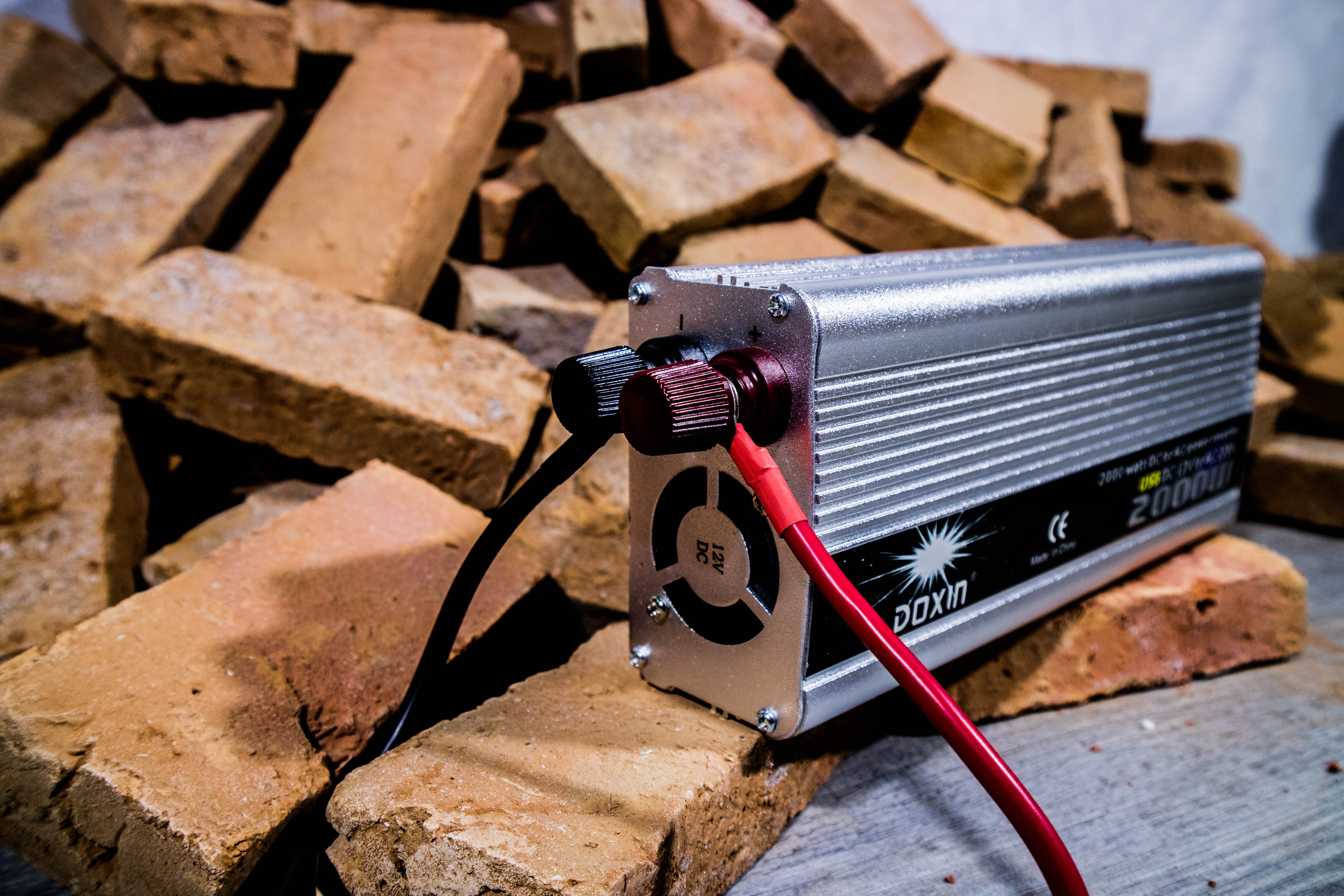 อินเวอร์เตอร์แปลงไฟ 12V เป็น 220V ขนาด 2,000W *รุ่นนี้ไฟเต็ม