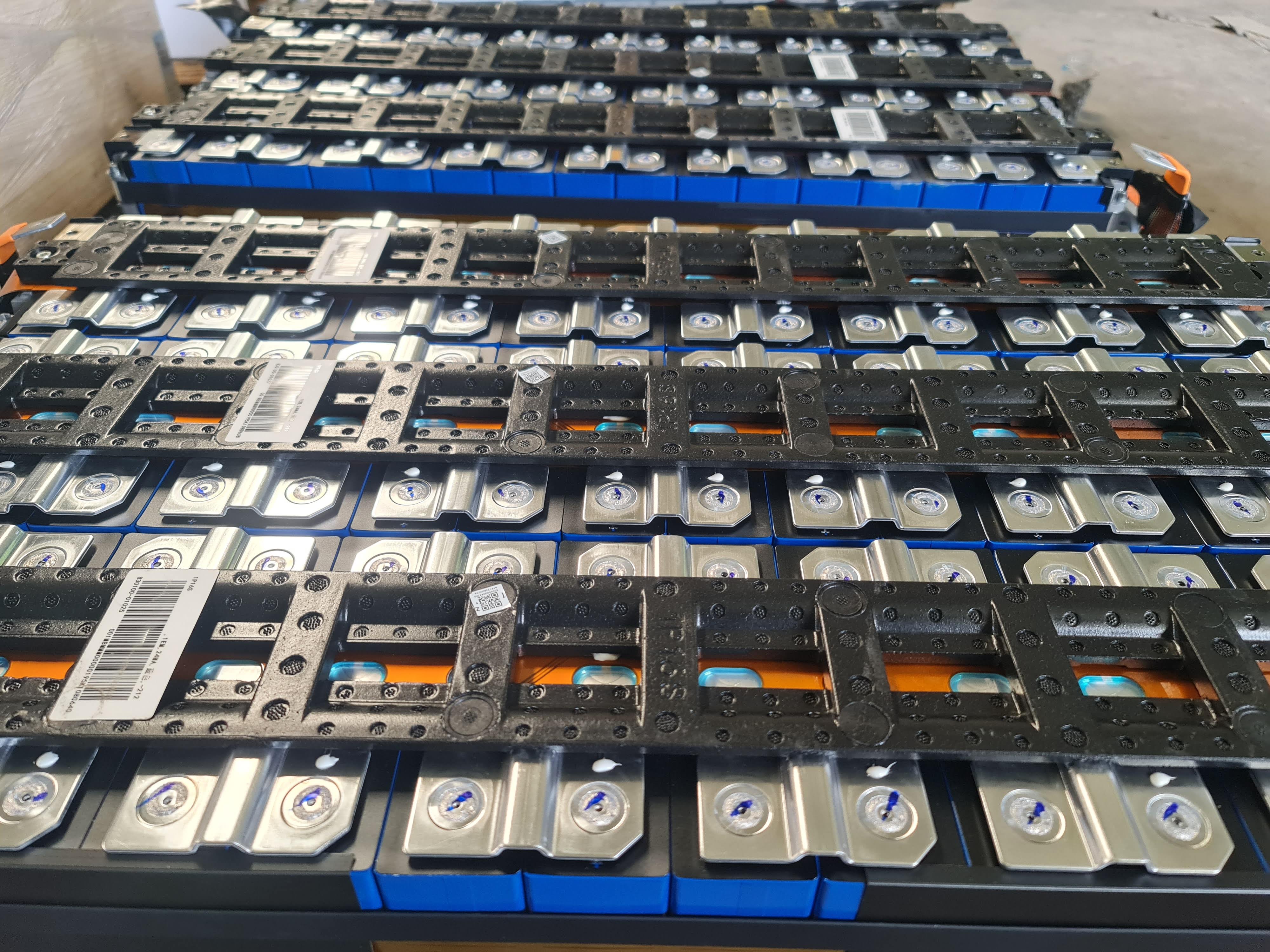 แบตเตอรี่ลิเทียมฟอสเฟส CATL 3.2V 200Ah 228Ah 302Ah สำหรับใช้งานหนัก กระแสสูง โฟลคลิฟท์ไฟฟ้า โซล่าเซลล์