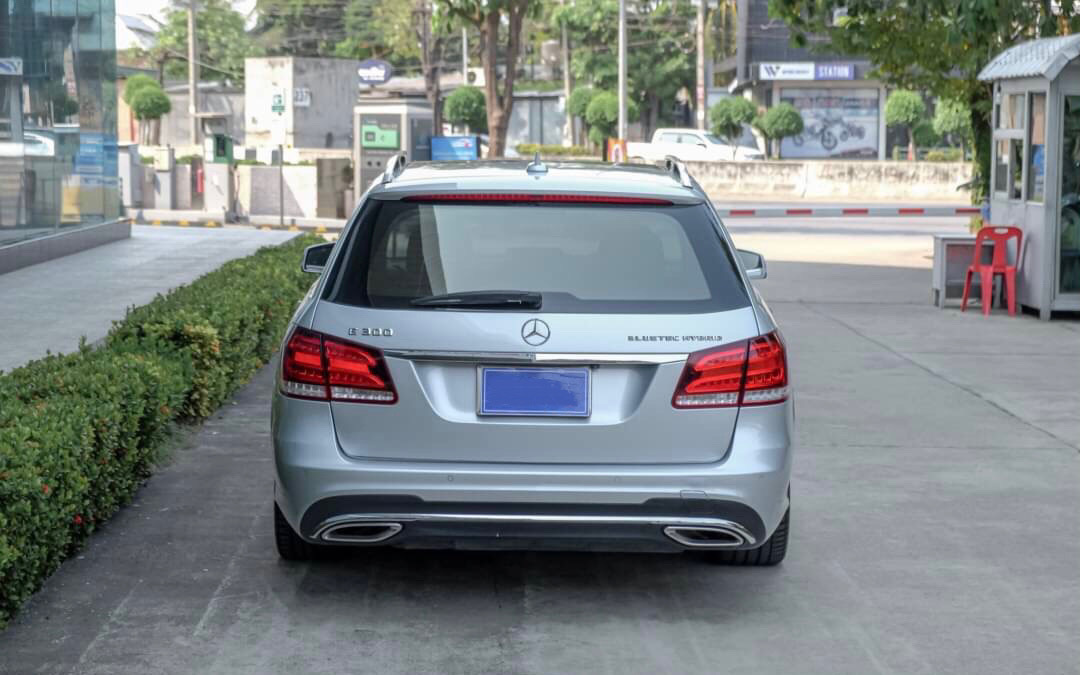Mercedes Benz E300 Hybrid Estate AMG ปี2015