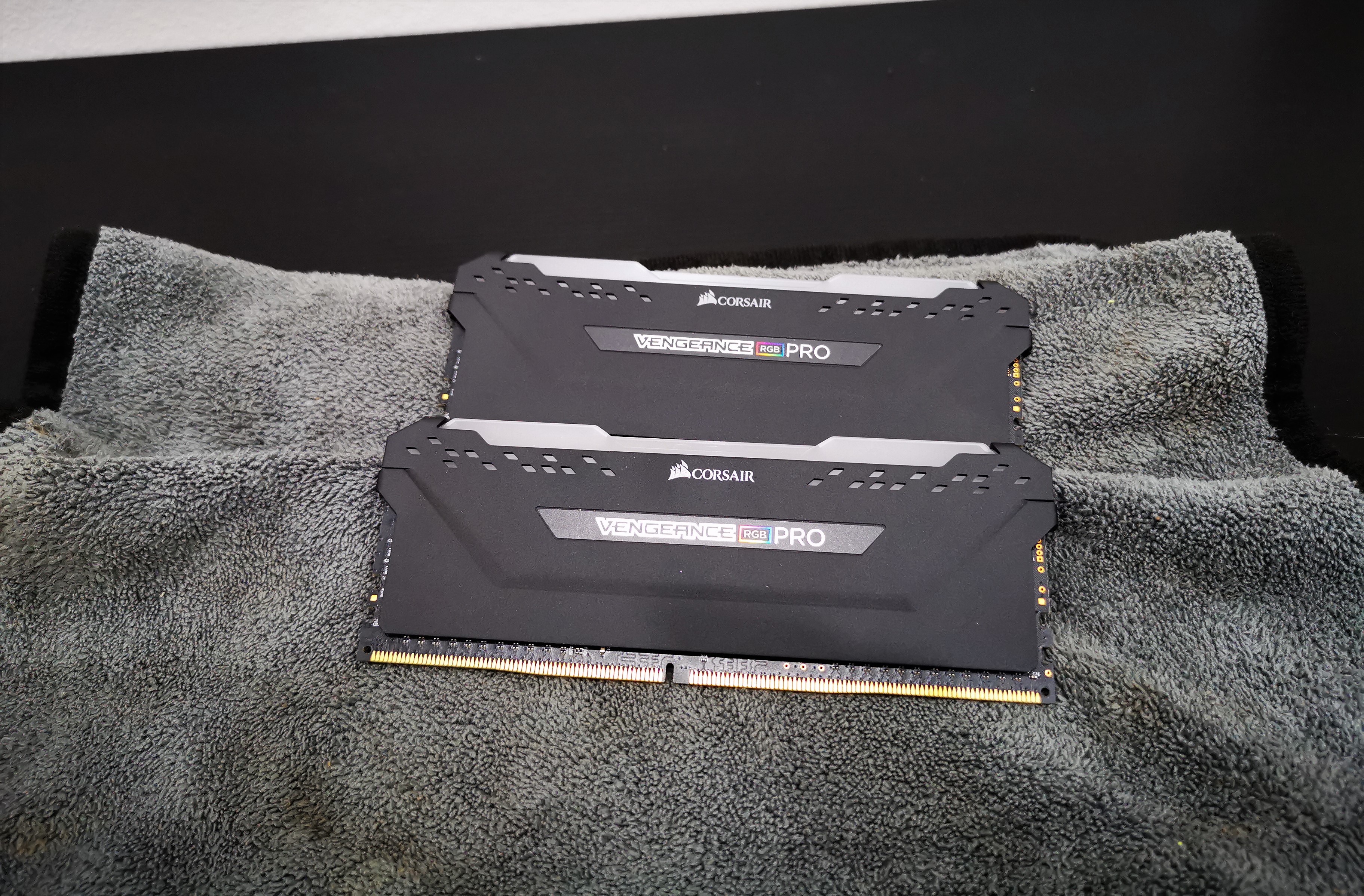 Ram Corsair VENGEANCE RGB PRO DDR4 16GB(8x2)/2666