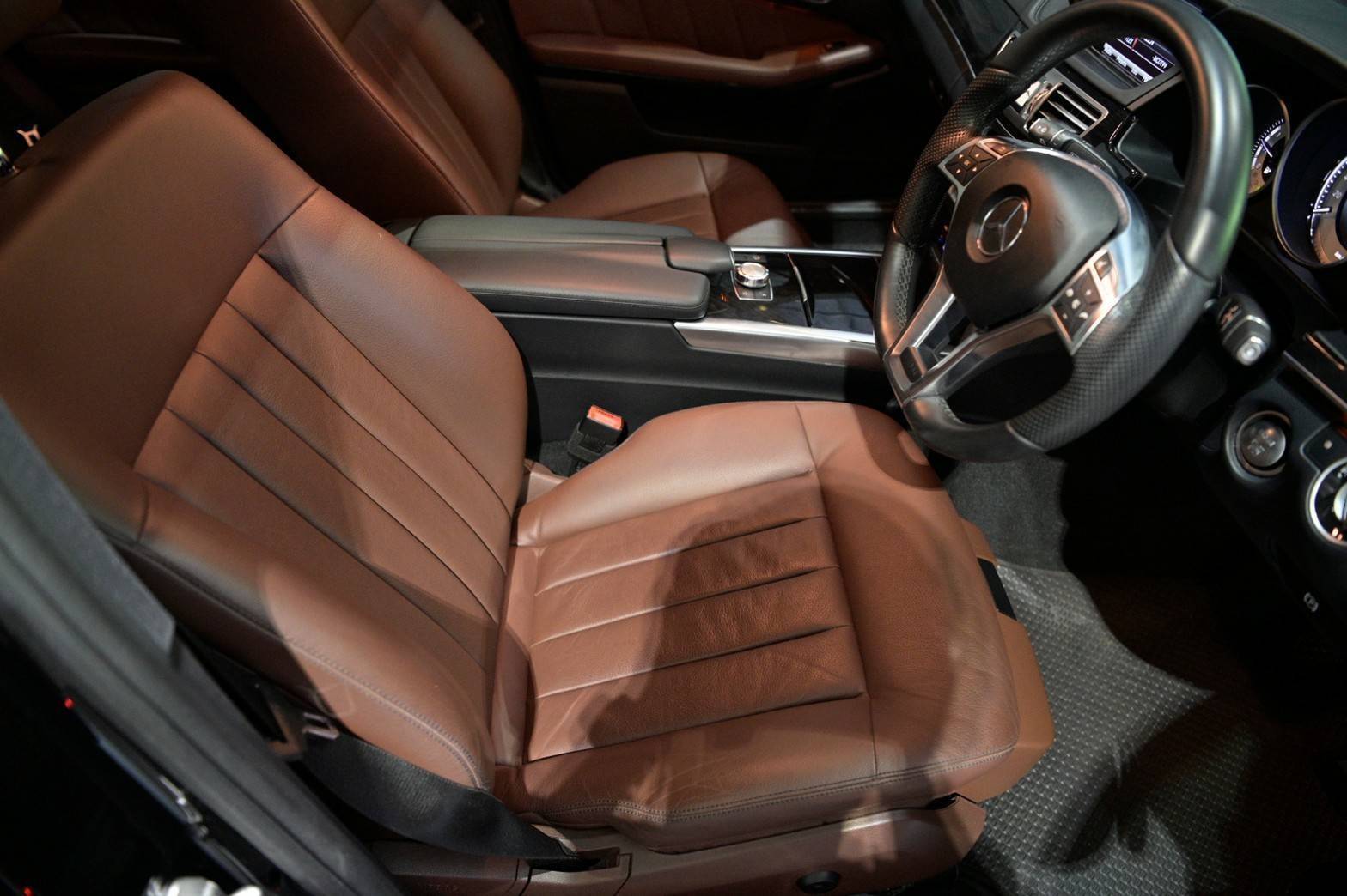 Mercedes-Benz E300 AMG Bluetec Hybrid ปี 2015