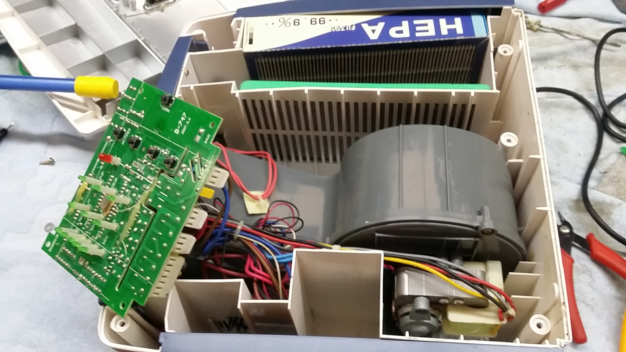 ซ่อมเครื่องฟอกอากาศ ยี่ห้อ LADY HOUSE รุ่น LD-B757A อาการเครื่องไม่ทำงาน