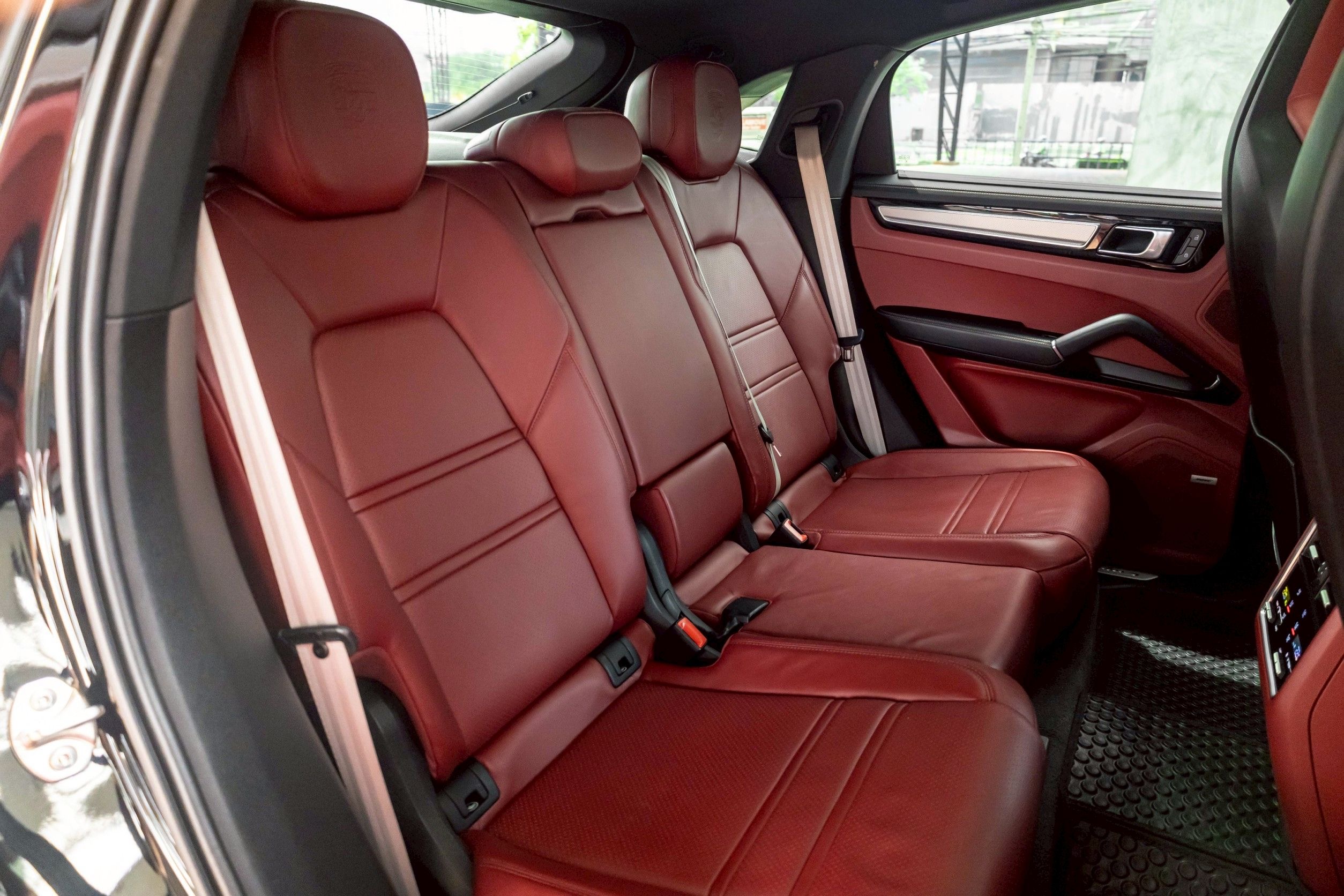Porsche Cayenne Coupe Platinum Edition ปี 2023