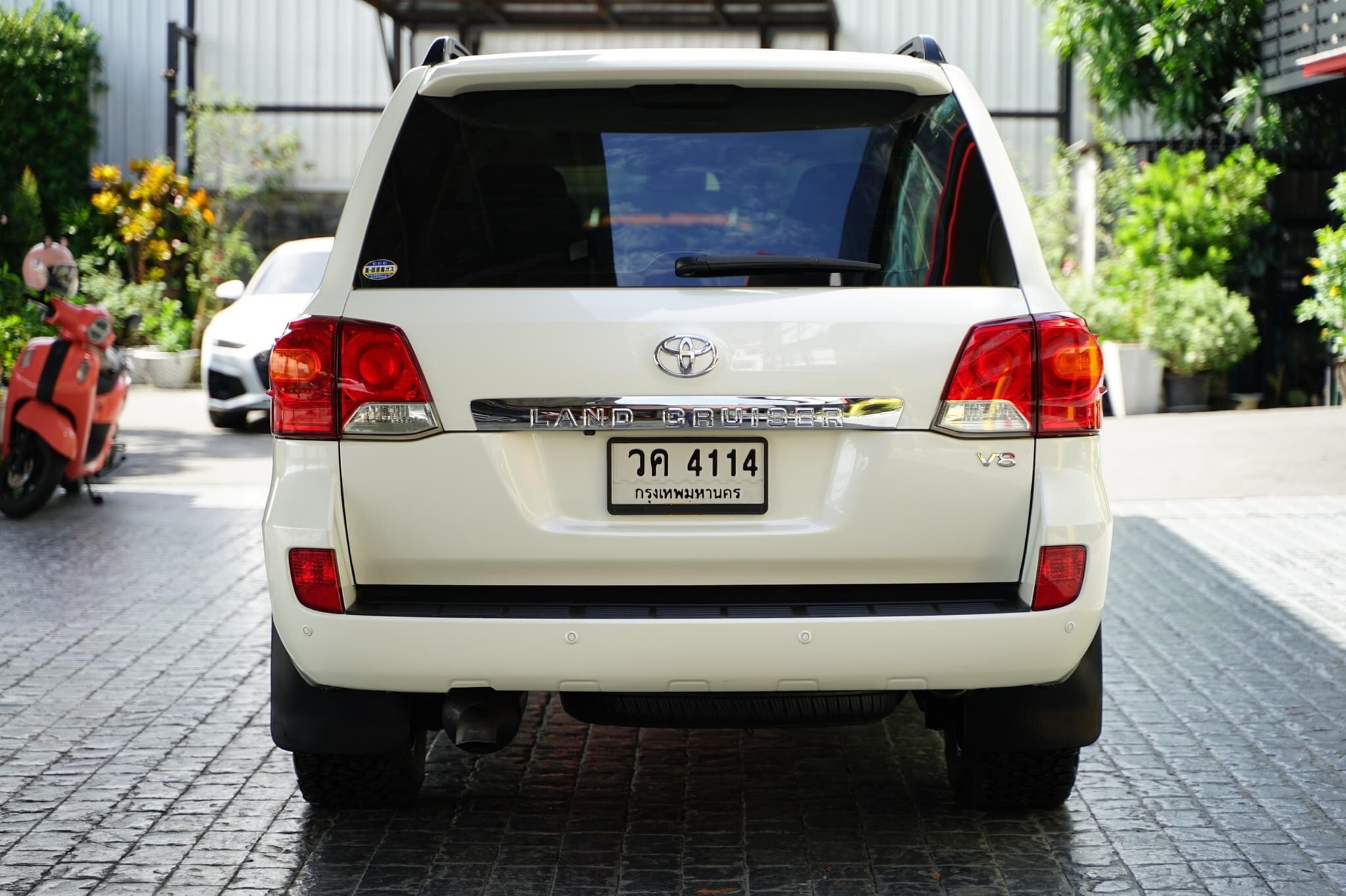 Toyota Land Cruiser 4.5 200 VX 4WD SUV ปี2012