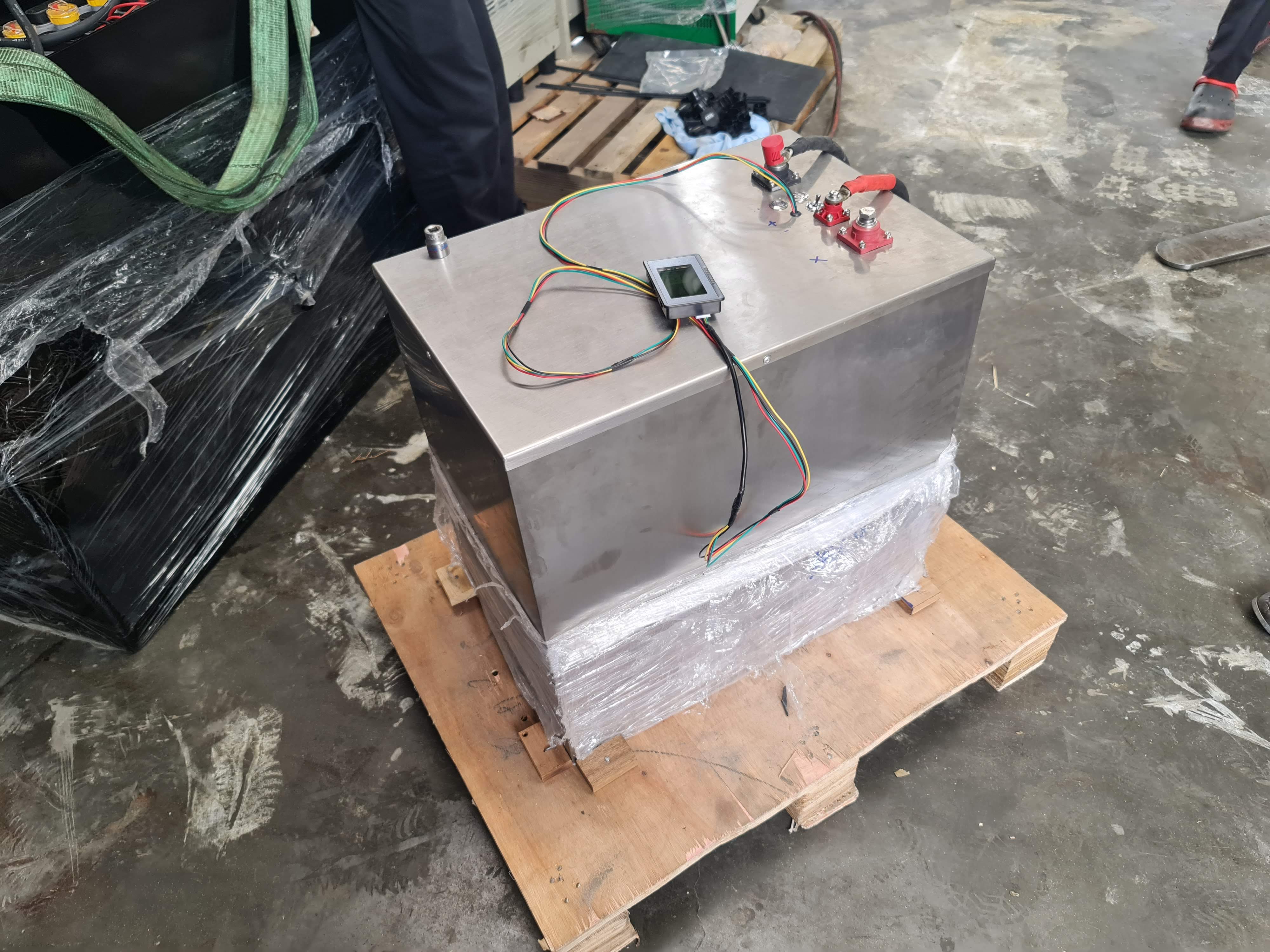 แบตเตอรี่รถโฟล์คลิฟท์ไฟฟ้า ระบบ 48v 300Ah ใช้แทน traction battery 270Ah ทำจาก LFP CATL cell
