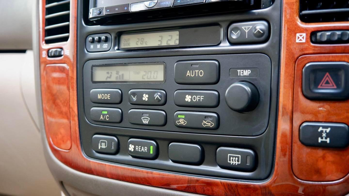 Lexus LX470 4.7L Cygnus รถออกห้าง Lexus Thailand ปี 2001