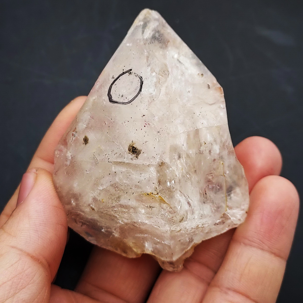 ผลึกควอตซ์มีน้ำภายใน 1 จุด Enhydro Quartz (157กรัม, 7.9x5.6x4ซม.)