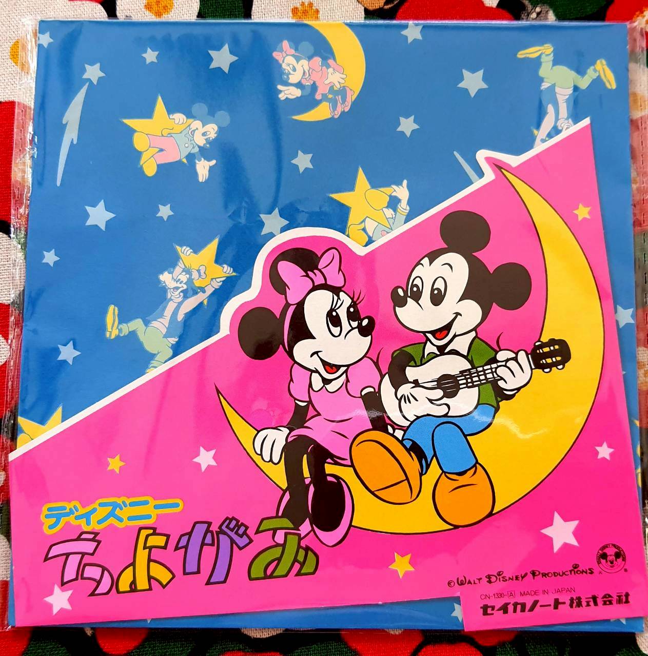 Origami paper กระดาษพับ โอริกามิ Size : 15 x 15 cm จากญี่ปุ่น มิกกี้เม้าส์ มินนี่เม้าสฺ์ 4 สี 20 แผ่น
