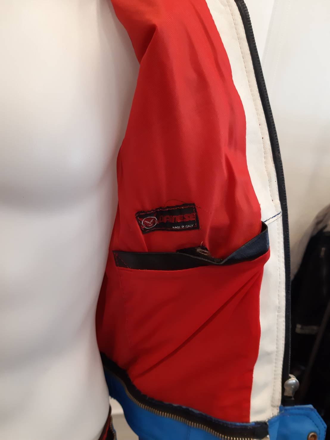 ประเภททรงชุด : Racing suit RCSS 014 **Dainese **: อก 42" ยาว 23” เอว 36"