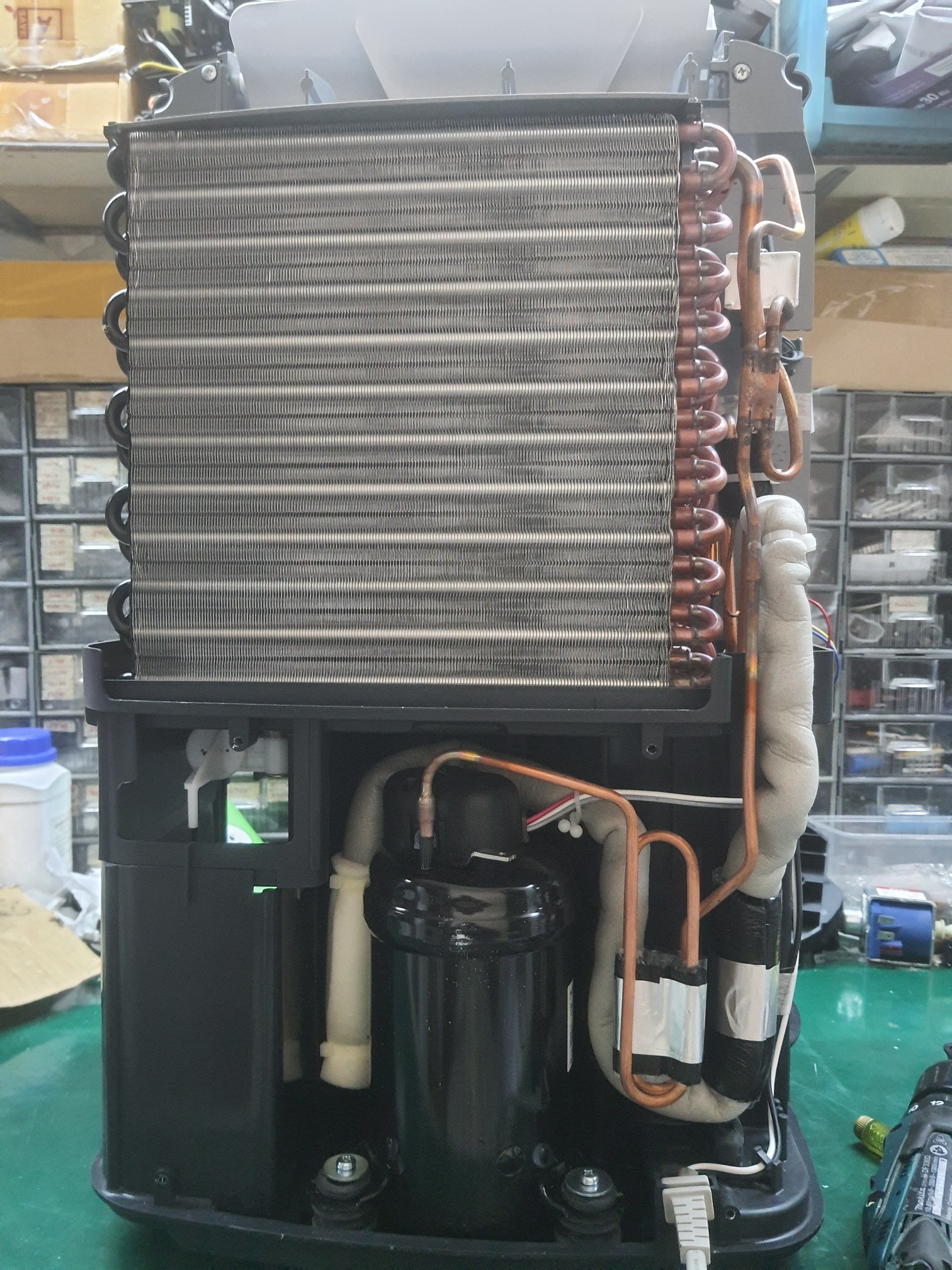 ซ่อมเครื่องดูดความชื้น ยี่ห้อ MITSUBISHI ELECTRIC รุ่น MJ-P180TX-W อาการเครื่องซ๊อตเนื่องจากเสียบไฟผิด