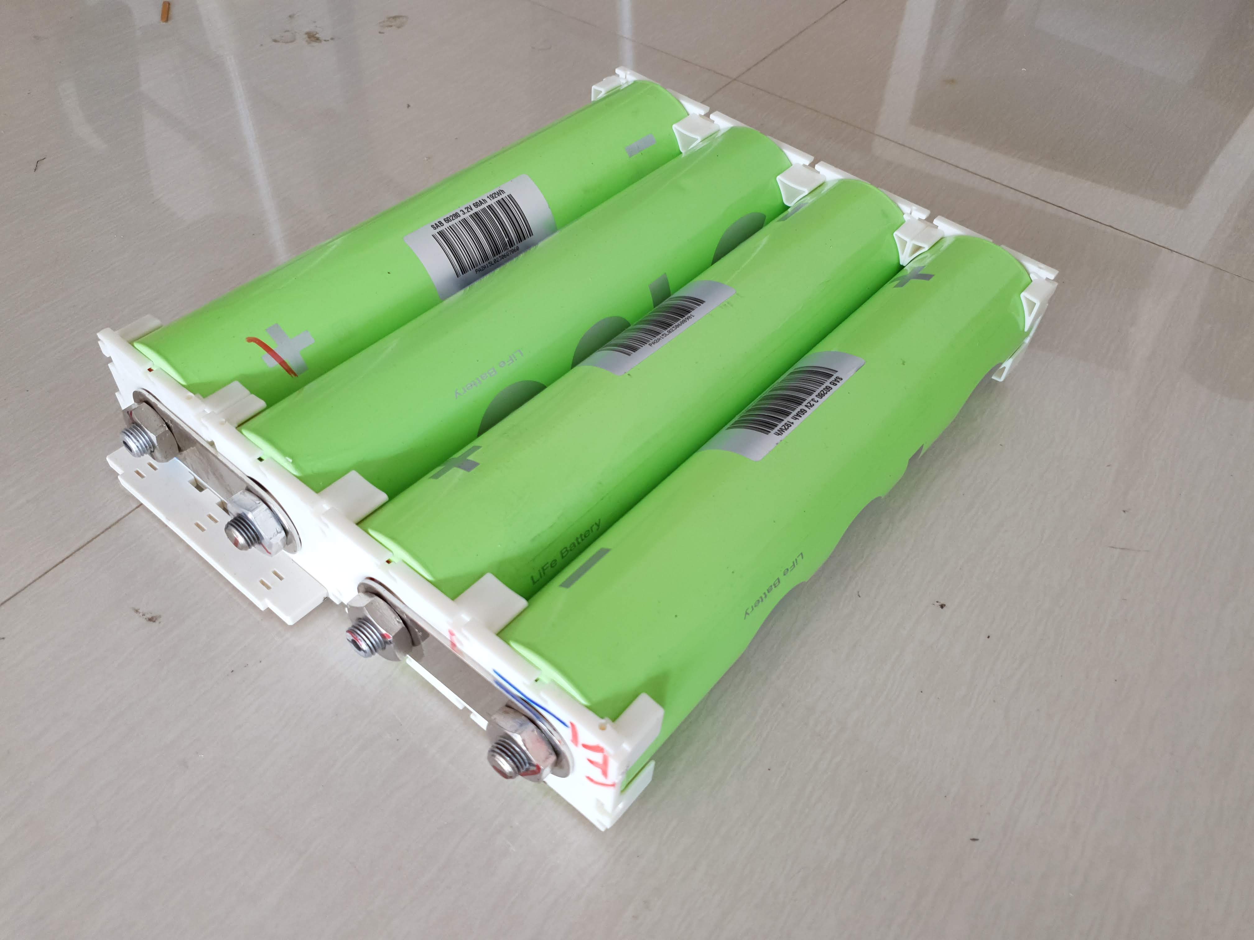 ลิเทียมฟอสเฟส ชนิด ทรงกระบอก lifepo4 cylinder cell 3.2v 60Ah