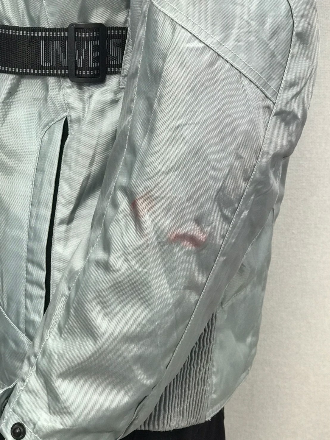 เสื้อขี่มอเตอร์ไซด์( มือสอง) RCT 985 อก 48-50" ยาว 27" ยี่ห้อ **UM**