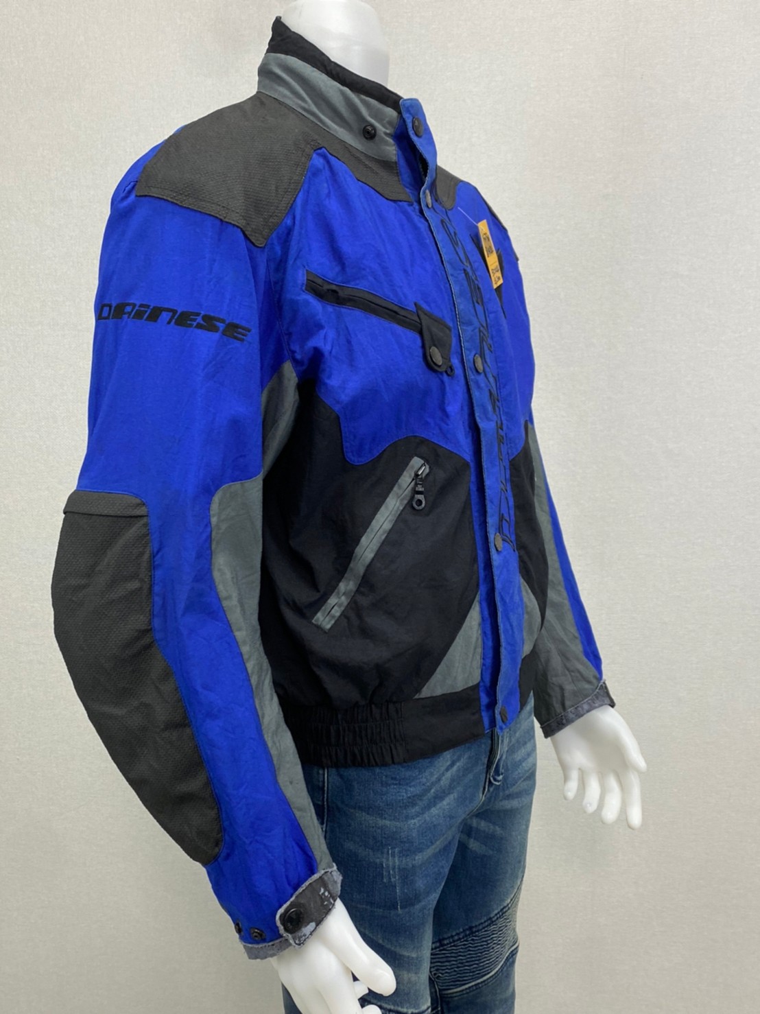 เสื้อขี่มอเตอร์ไซด์( มือสอง) RCS 842: อก 50" ยาว 24" ** Dainese** (ไม่การ์ดหลัง)