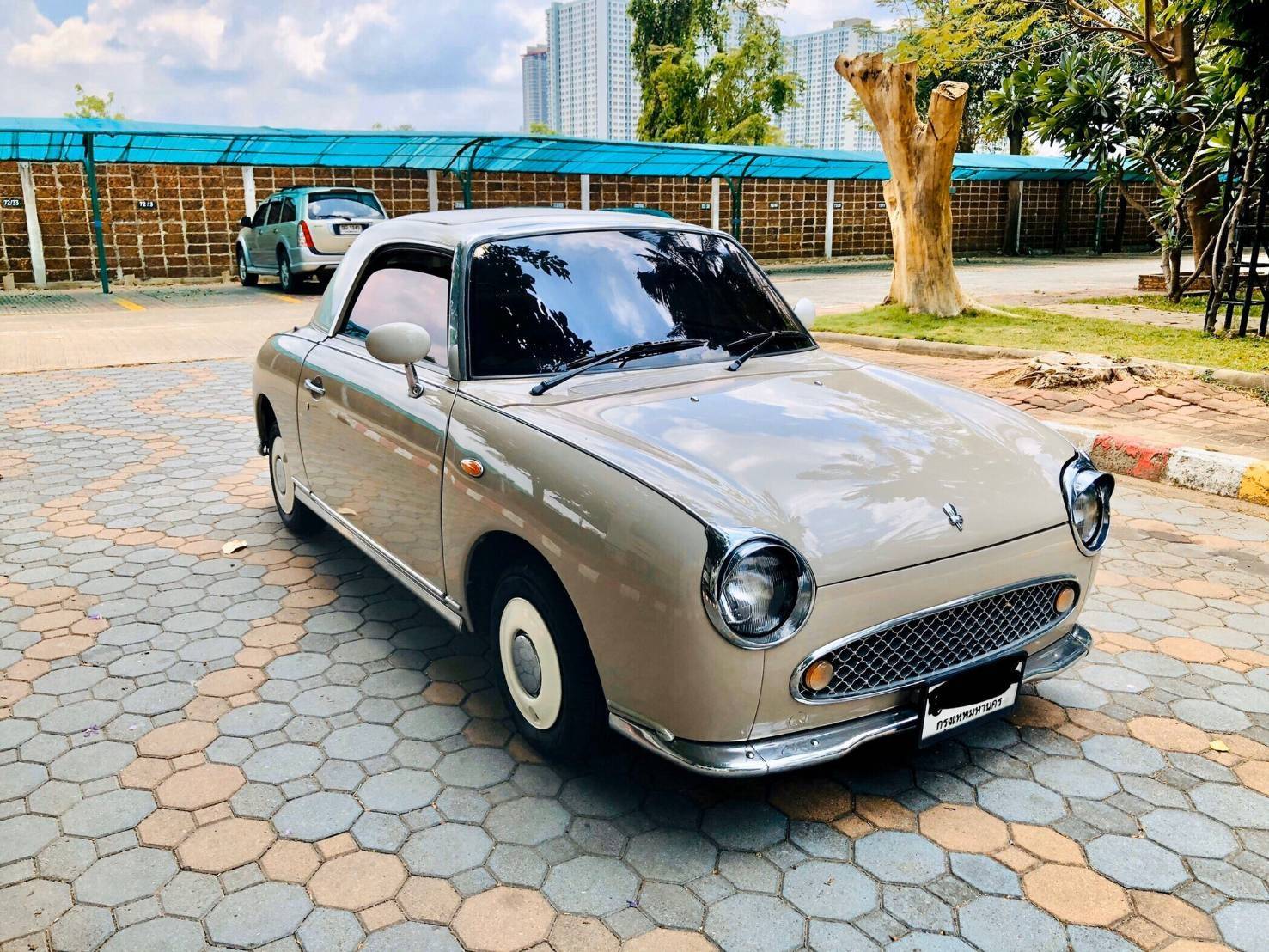 Nissan figaro ปี 2011