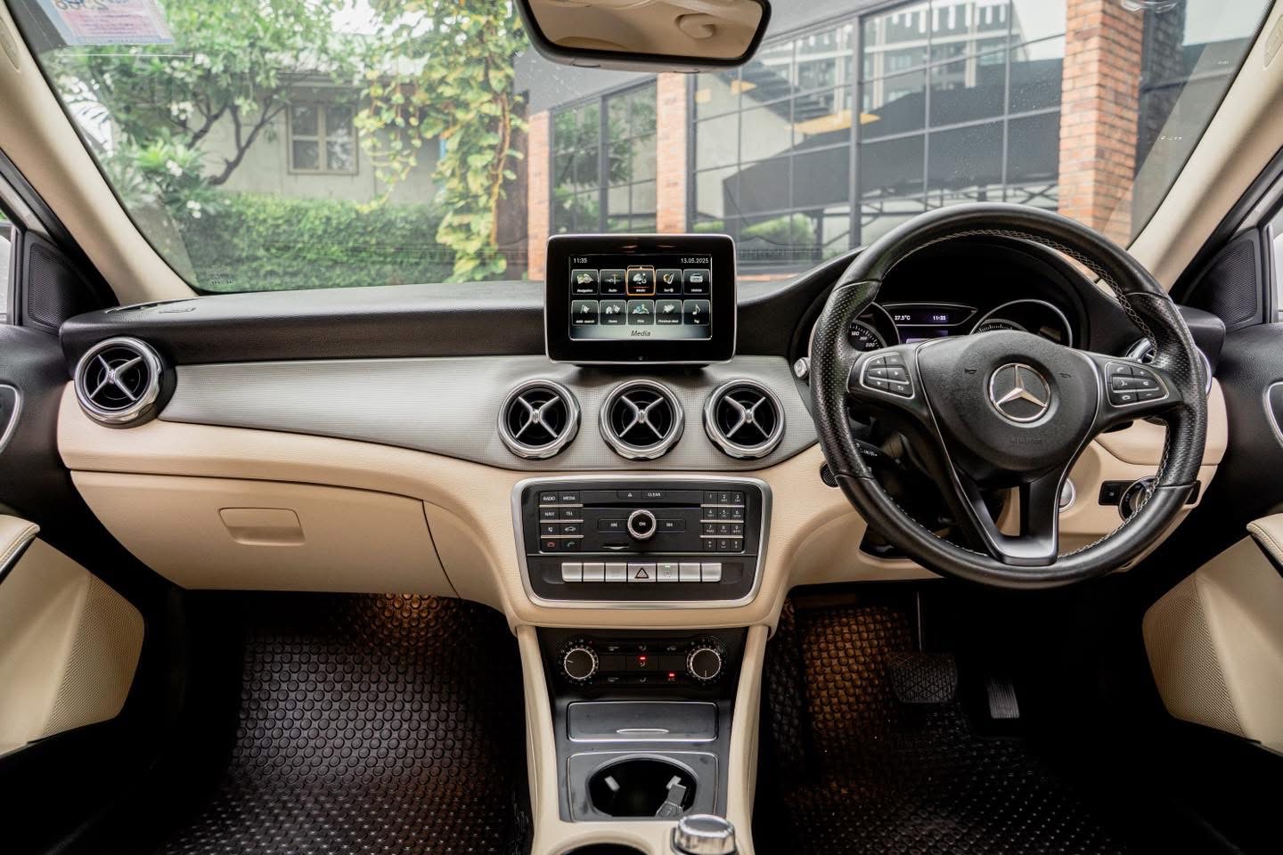 Mercedes-Benz GLA200 Urban Facelift ปี 2020