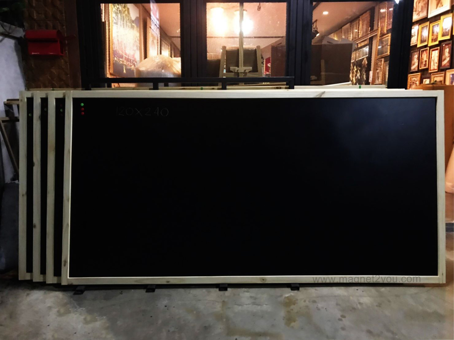 กระดานดำแม่เหล็ก 120x240 ติดผนัง (โครง 10 MM)กรอบไม้สนเลือกสีได้