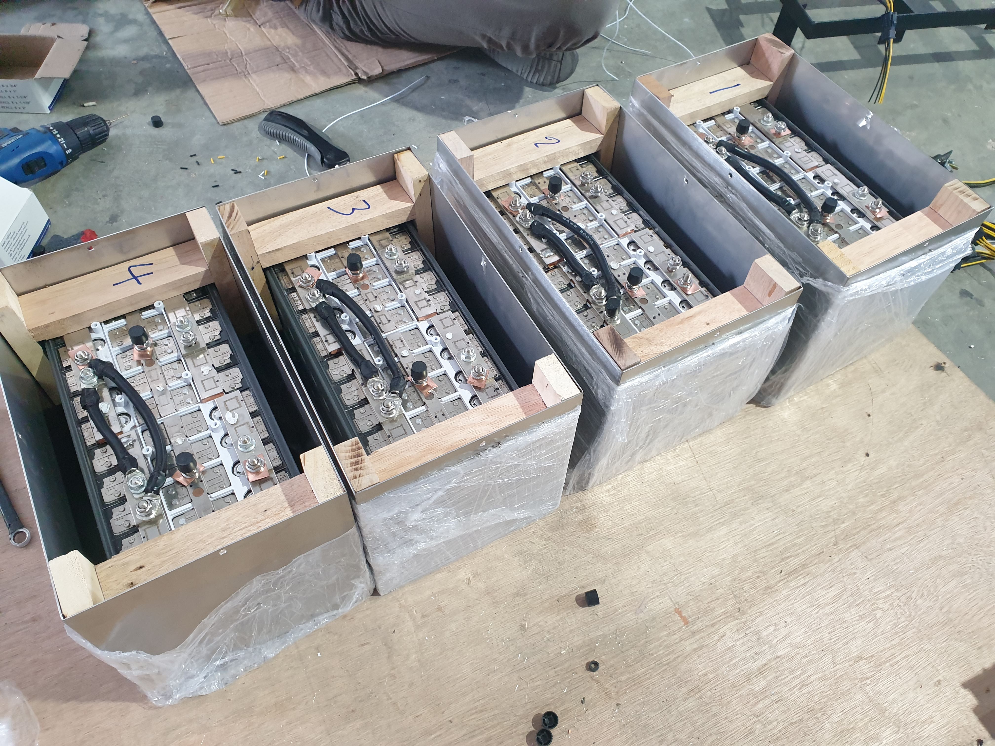 48v 100Ah ทำแยก 4 กลอ่ง แล้วมาอนุกรมกัน งานตามสั่ง ตามพื้นที่ที่ต้องการ และลักษณะการใช้งาน