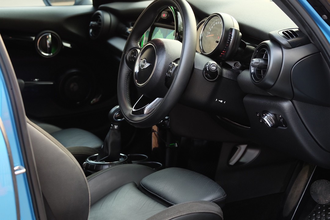 MINI COOPER S HATCH 2.0 5-TURER RHD LCI F55 ปี 2017
