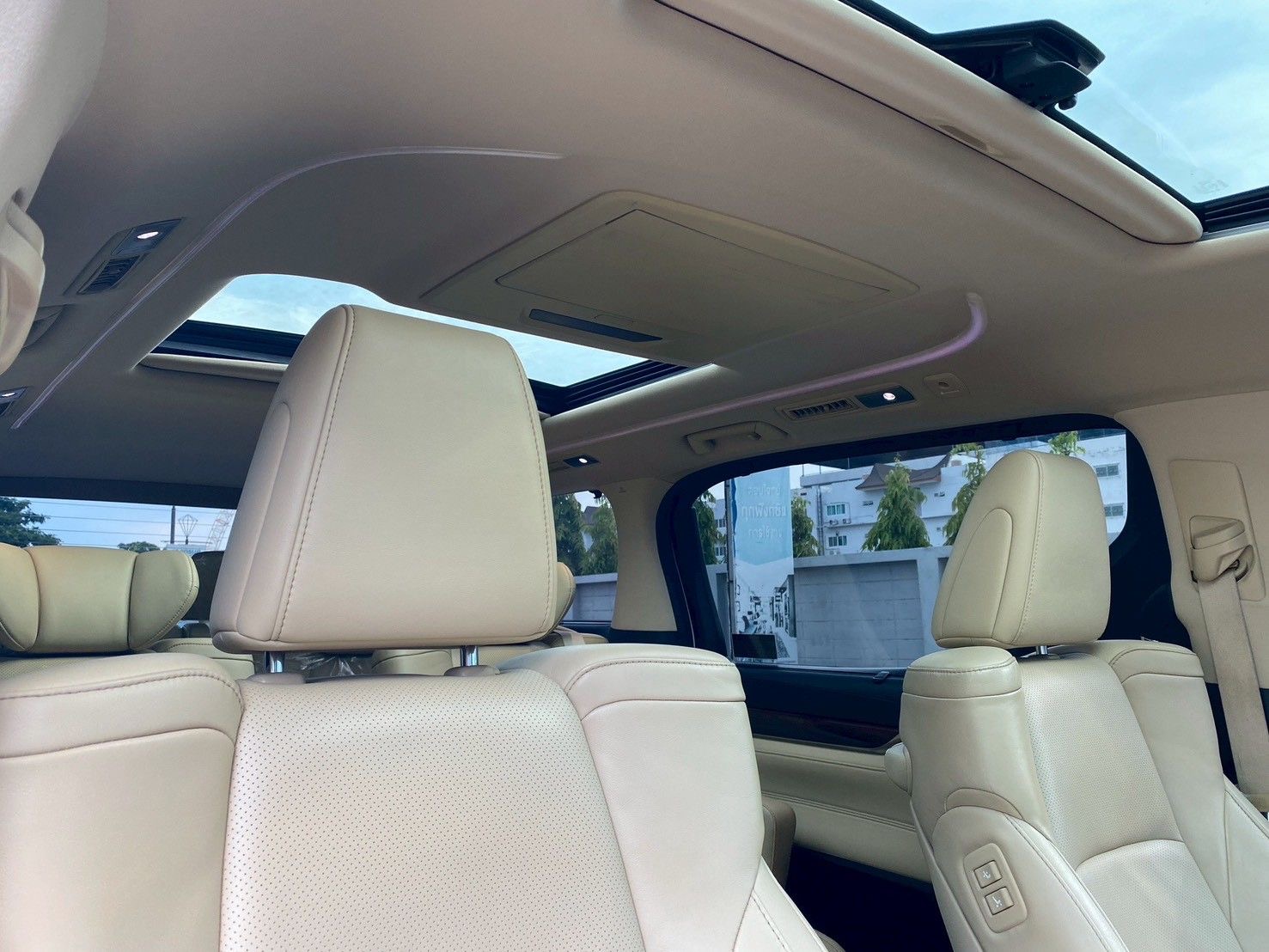 Toyota Vellfire 2.5 Hybrid V ปี2017