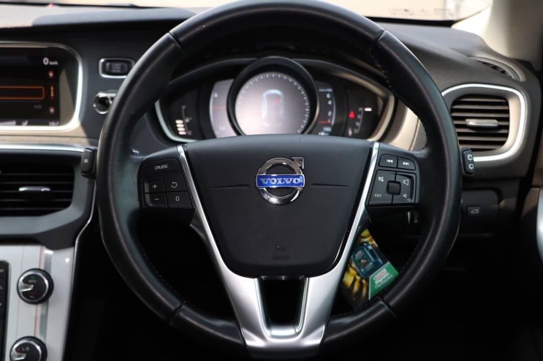 VOLVO V40 2.0 T5 Cross Country 4wd ปี2015