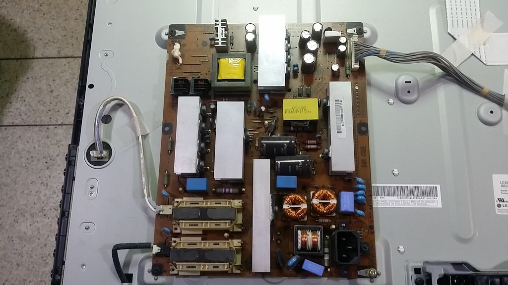 ซ่อมโทรทัศน์ LCD-TV ยี่ห้อ LG รุ่น 32LD330 อาการเปิดติดบ้างไม่ติดบ้าง