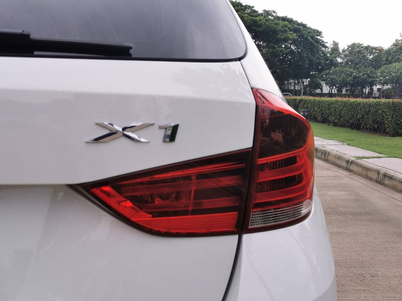 BMW X1 2.0I Sport สีขาวเบาะแดง ปี 2014