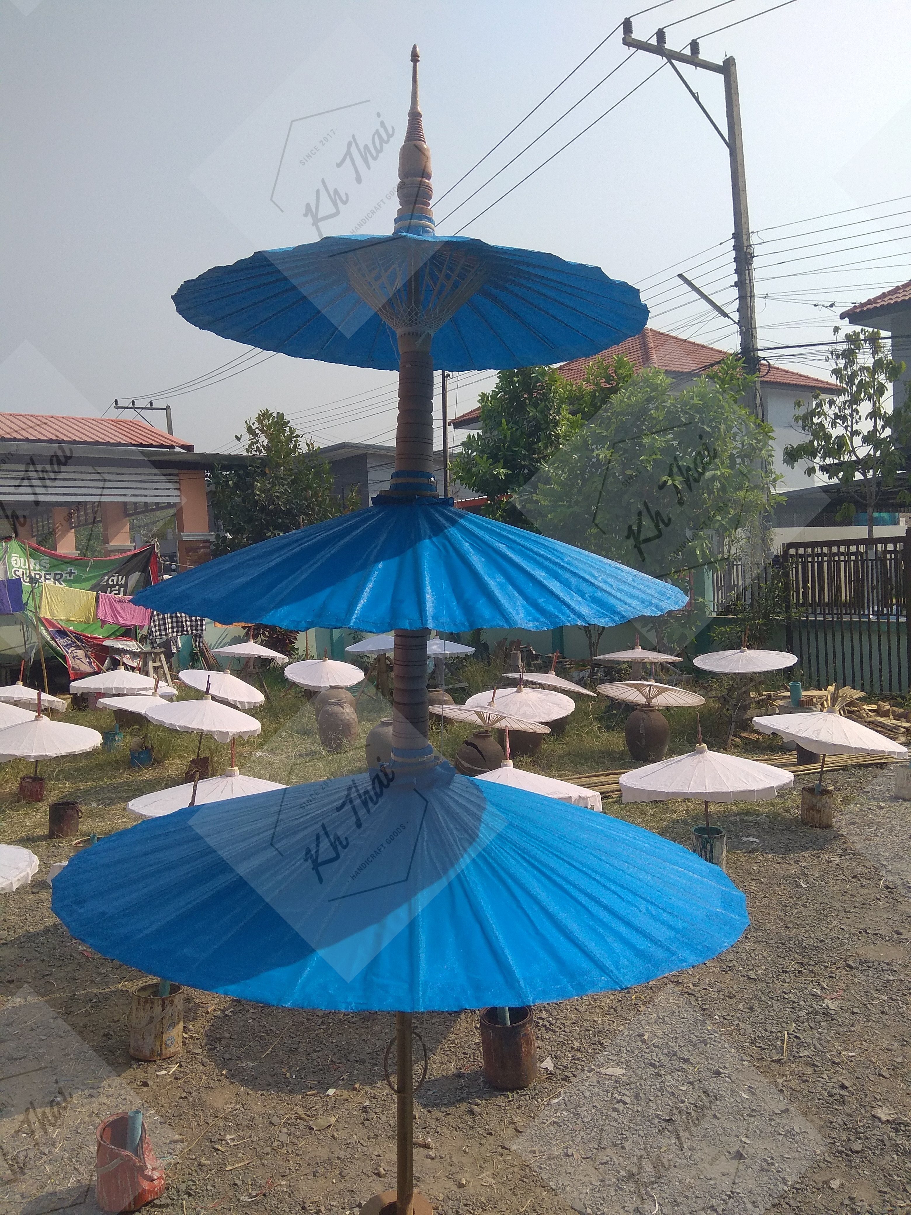 ร่มชั้นผ้าน้ำมัน สีฟ้า ขนาด 12 14 17 ตามลำดับ พร้อมขาตั้ง ใช้งานได้ทันที