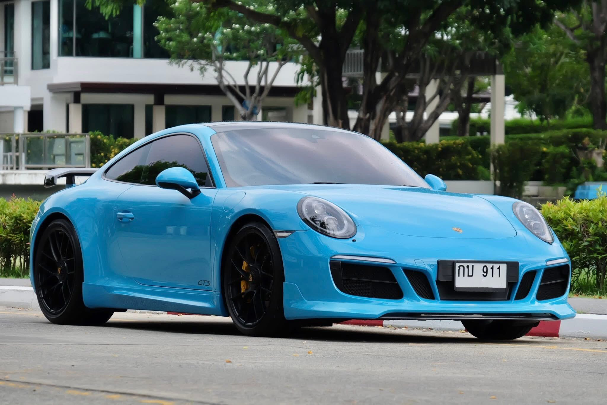 Porsche 911 Carrera 4 GTS Coupe ปี 2017