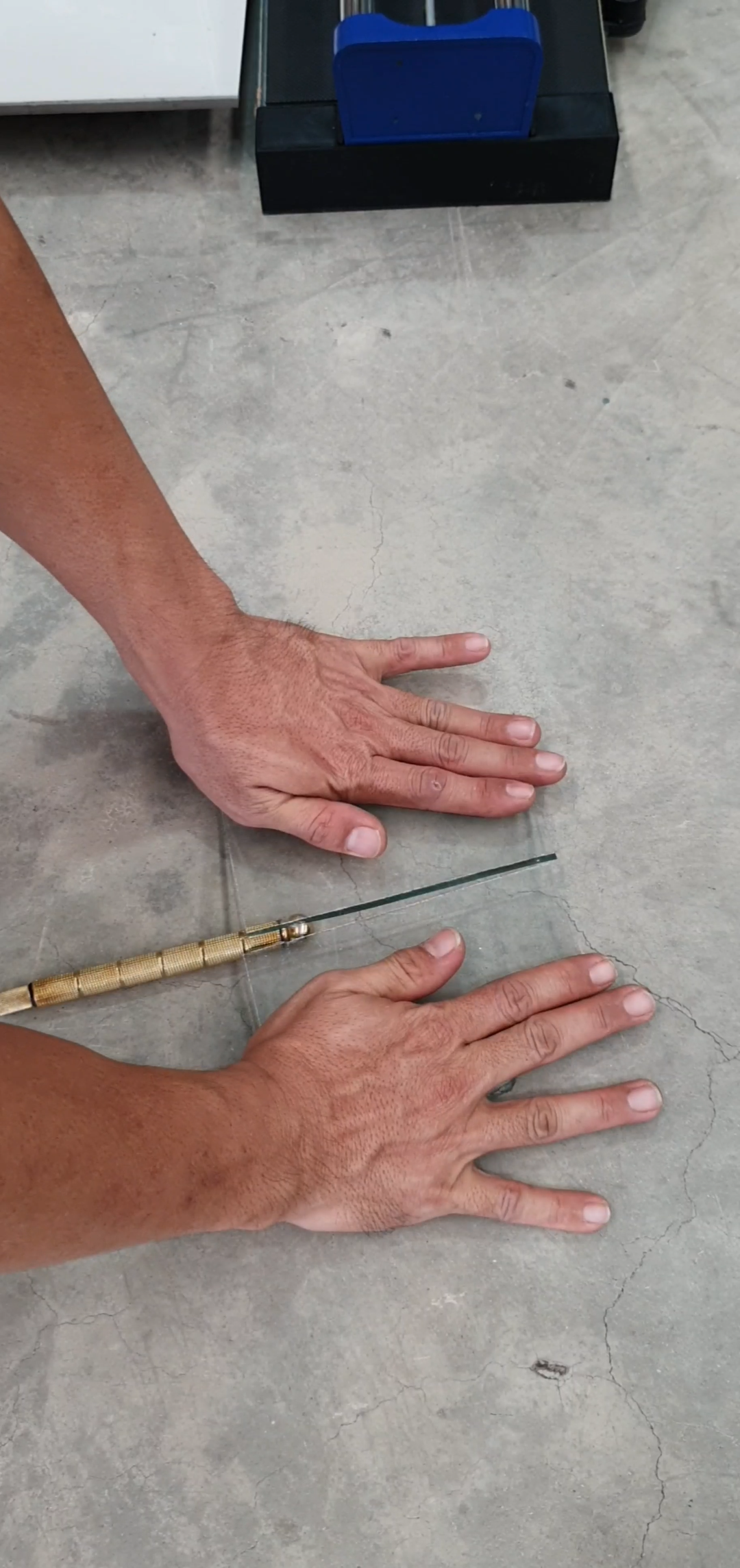 แท่นตัดกระเบื้อง STR 25 นิ้ว 1,390บ. 32 นิ้ว 1590บ. แถมมีดกระจก 1 อัน