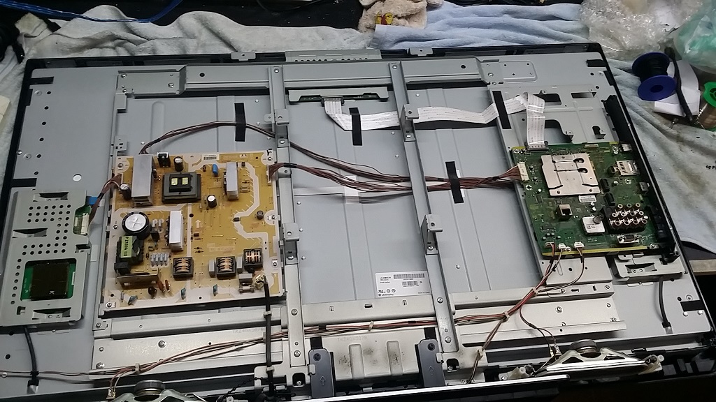 ซ่อมโทรทัศน์ LCD-TV ยี่ห้อ PANASONIC รุ่น TH-L42U30T อาการเปิดไม่ติดแต่ไม่มีภาพ