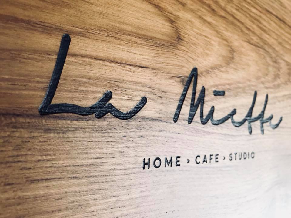 ป้ายไม้สัก ยิงเลเซอร์ชื่อร้าน