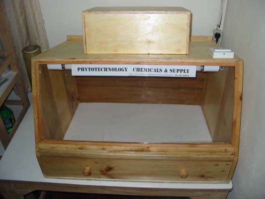 ตู้ปลอดเชื้อ สำหรับเพาะเลี้ยงเนื้อเยื่อ (บานกระจก)