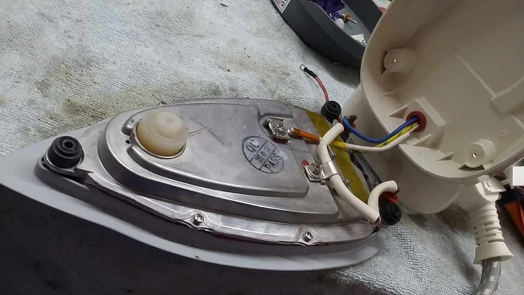 ซ่อมเตารีดไอน้ำ ยี่ห้อ PHILIPS รุ่น GC6704 อาการไม่ร้อน