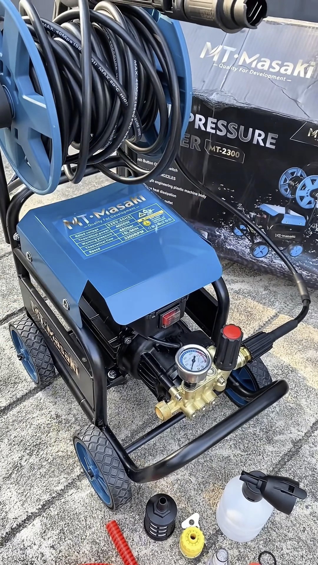 เครื่องฉีดน้ำแรงดันสูงล้อลาก ยี่ห้อ MASAKI มีโรลม้วนสายในตัว มี 2 รุ่นให้เลือก