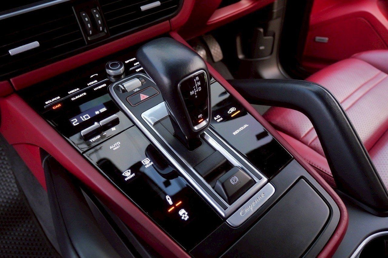 Porsche Cayenne Coupe ปี 2020